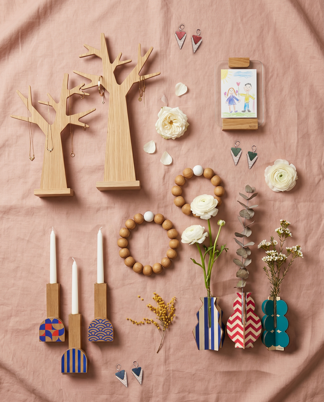 Collection d'objets design en bois made in France : porte-bijoux, bougeoirs, vases et bijoux écoresponsables