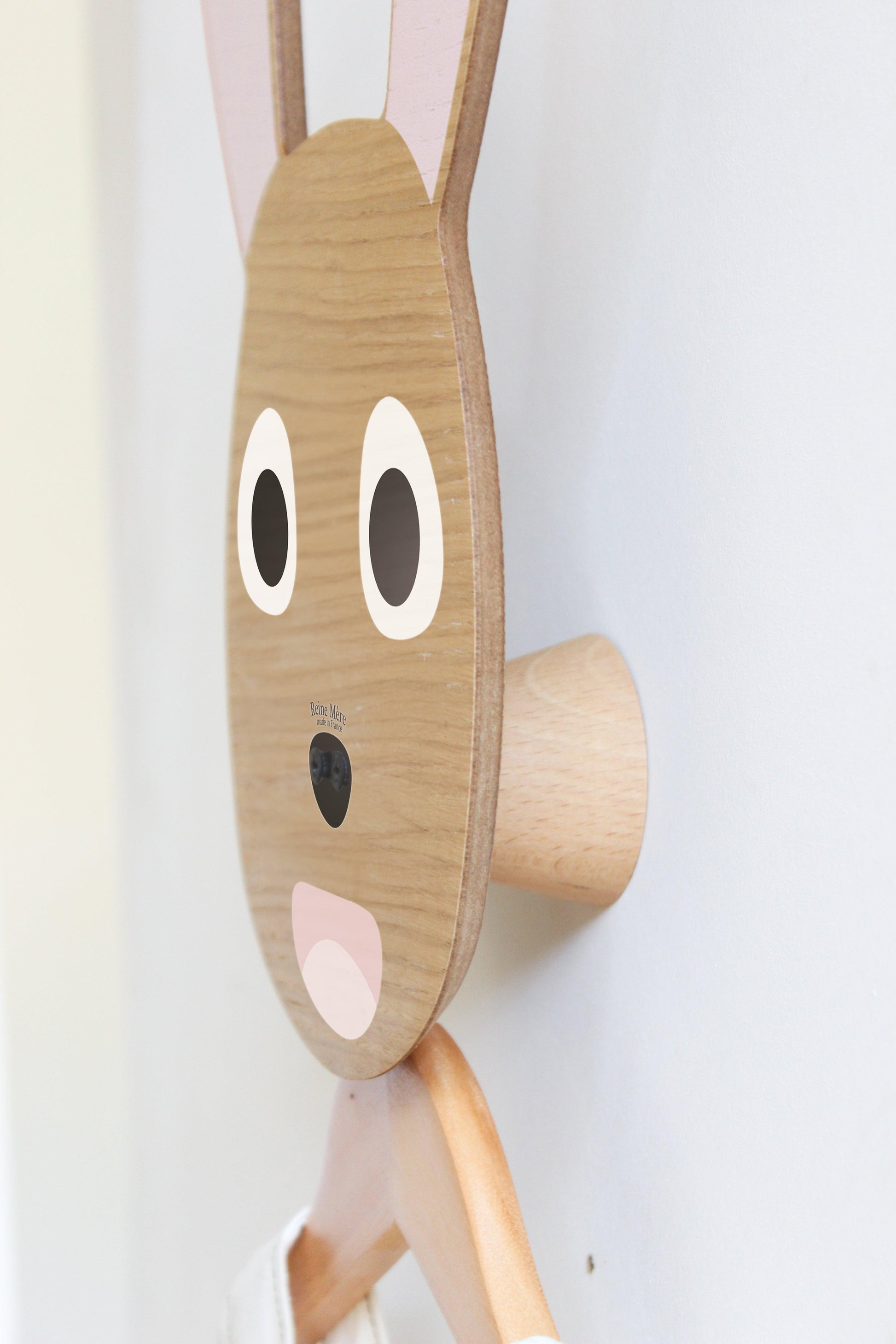 Lapin Au Mur - Reine Mère